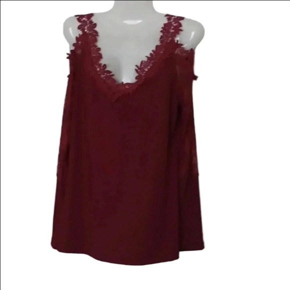 💙🏍Burgundy top  Pickaboo Short Sleeves and lace - Picture 2 of 9